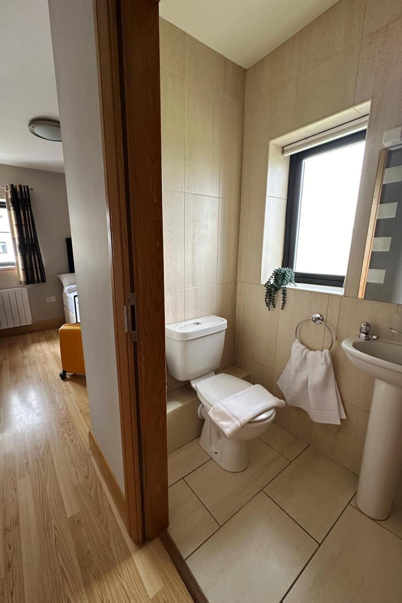 Cuirt Na Coiribe Summer Accommodation Galway Dış mekan fotoğraf